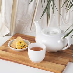 White Teapot with Lid 32oz – Round Shape, Premium Porcelain